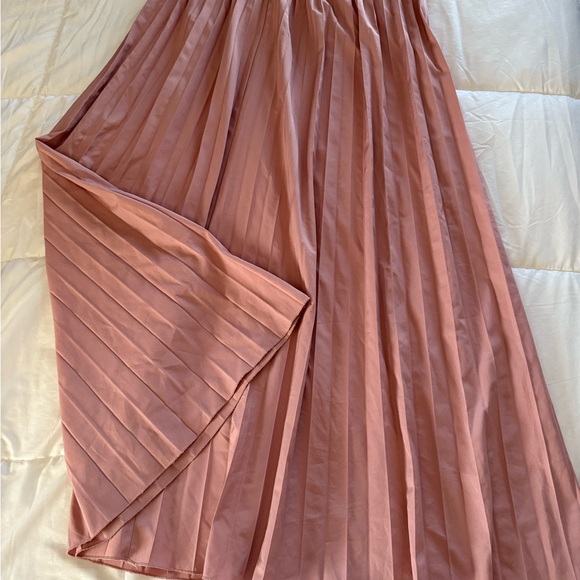 Long Elegant Pink Pleated Skirt - Picture 1 of 2